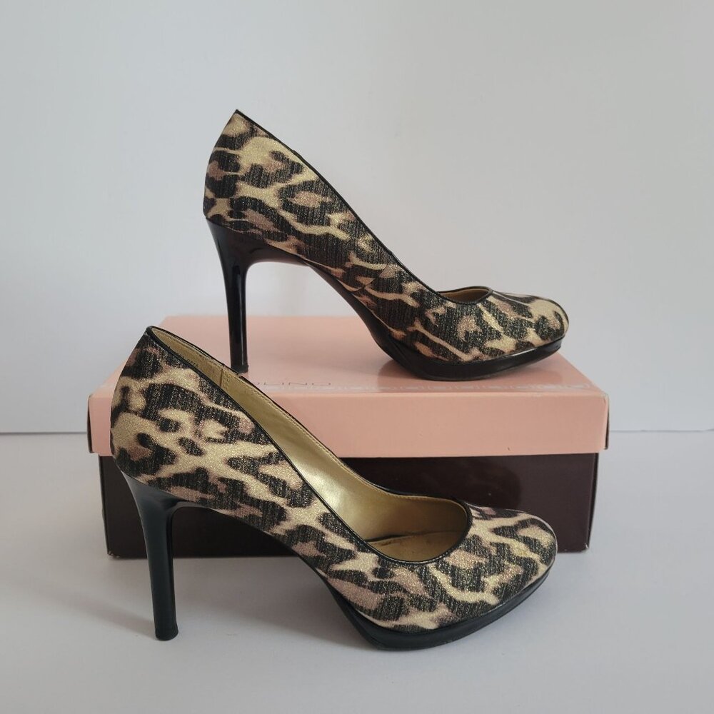 Leopard Print High Heel Pumps Womens 7M By Bandolino Textile Upper Black & Gold